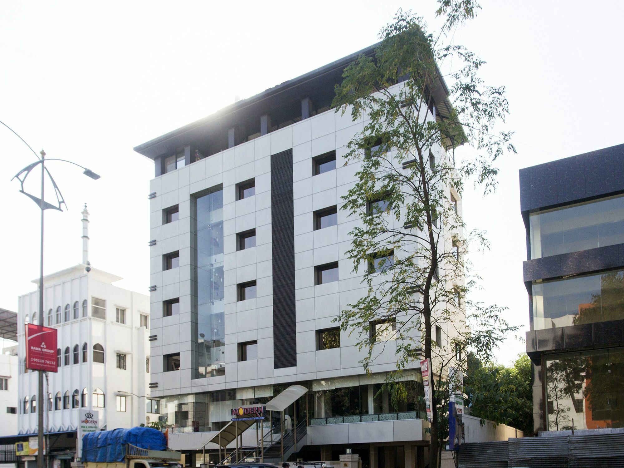 Townhouse Oak Regal Inn Near Sant Tukaram Nagar Metro Station Pimpri-Chinchwad Exteriér fotografie